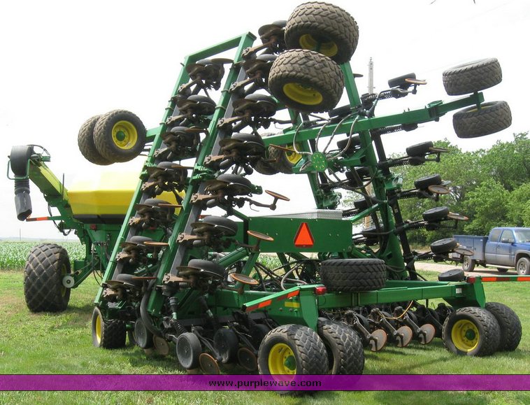image for item 6847 2008 John Deere 1890 air seeder with 2009 John Deere 1910 commodity cart