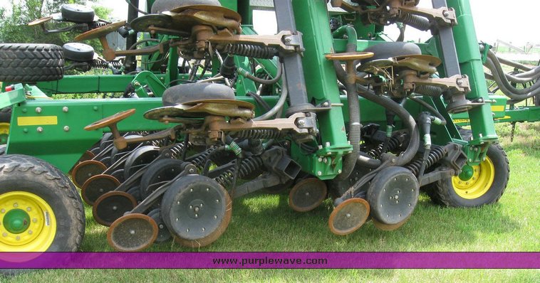 image for item 6847 2008 John Deere 1890 air seeder with 2009 John Deere 1910 commodity cart