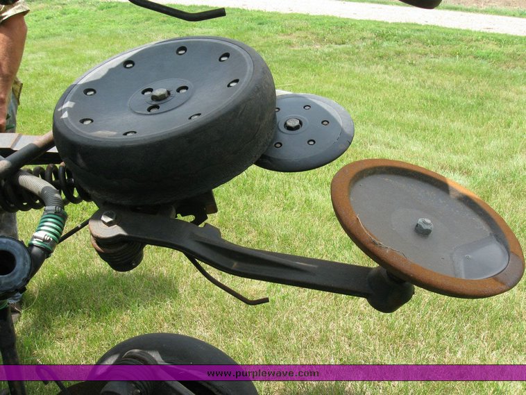 image for item 6847 2008 John Deere 1890 air seeder with 2009 John Deere 1910 commodity cart