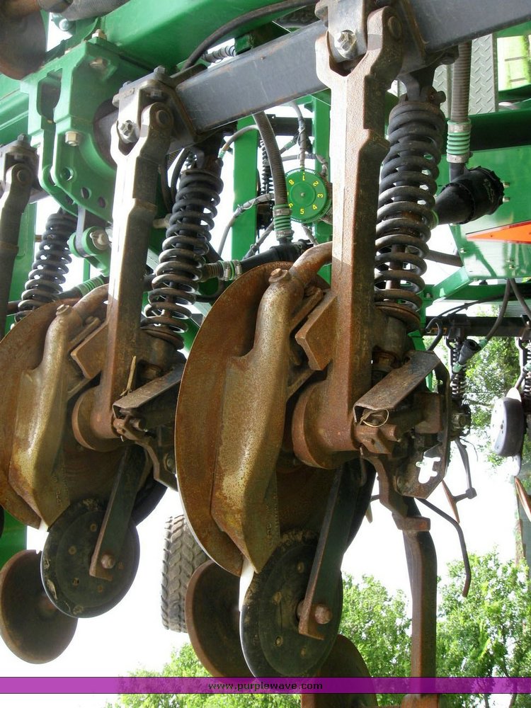 image for item 6847 2008 John Deere 1890 air seeder with 2009 John Deere 1910 commodity cart