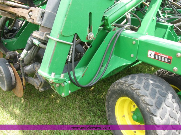 image for item 6847 2008 John Deere 1890 air seeder with 2009 John Deere 1910 commodity cart