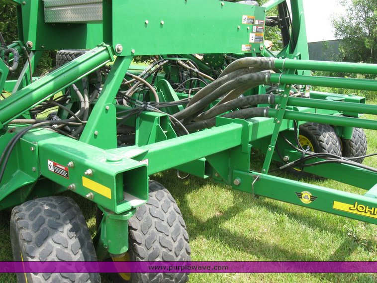 image for item 6847 2008 John Deere 1890 air seeder with 2009 John Deere 1910 commodity cart