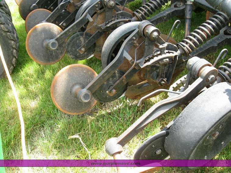 image for item 6847 2008 John Deere 1890 air seeder with 2009 John Deere 1910 commodity cart