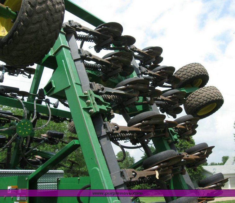 image for item 6847 2008 John Deere 1890 air seeder with 2009 John Deere 1910 commodity cart