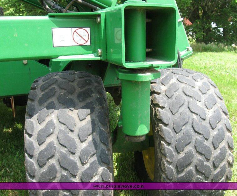 image for item 6847 2008 John Deere 1890 air seeder with 2009 John Deere 1910 commodity cart