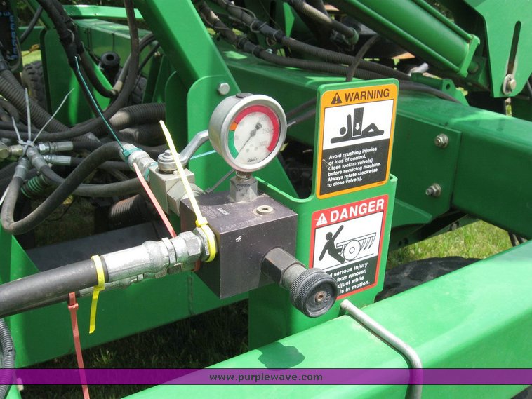 image for item 6847 2008 John Deere 1890 air seeder with 2009 John Deere 1910 commodity cart