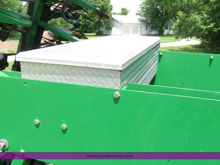 image for item 6847 2008 John Deere 1890 air seeder with 2009 John Deere 1910 commodity cart