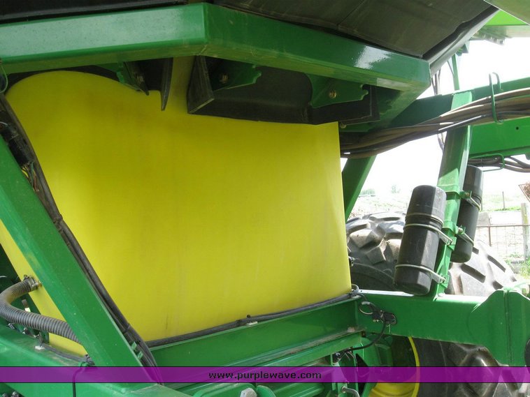 image for item 6847 2008 John Deere 1890 air seeder with 2009 John Deere 1910 commodity cart