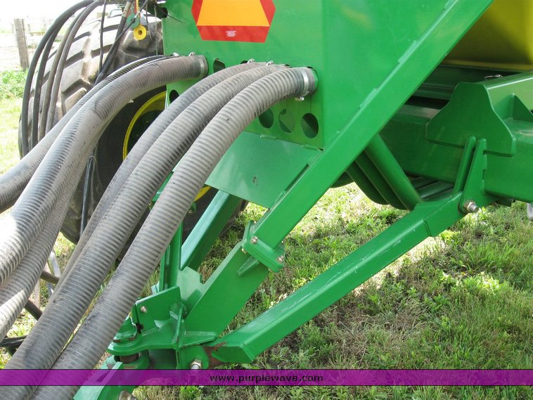 image for item 6847 2008 John Deere 1890 air seeder with 2009 John Deere 1910 commodity cart