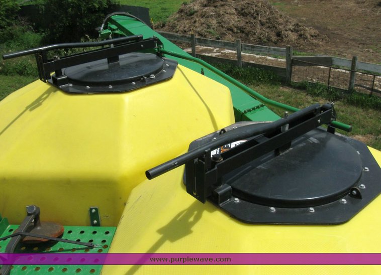 image for item 6847 2008 John Deere 1890 air seeder with 2009 John Deere 1910 commodity cart