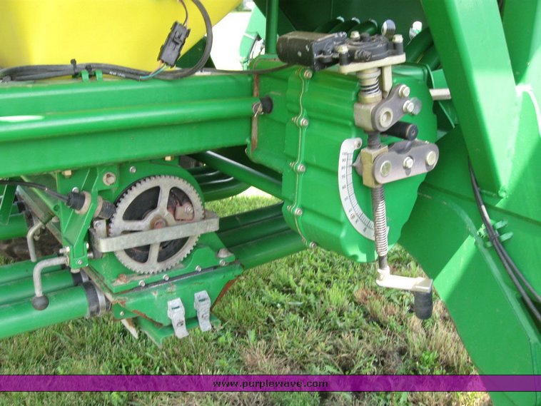 image for item 6847 2008 John Deere 1890 air seeder with 2009 John Deere 1910 commodity cart