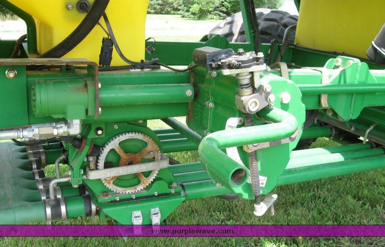 image for item 6847 2008 John Deere 1890 air seeder with 2009 John Deere 1910 commodity cart