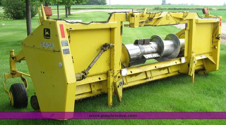 image for item 6849 2001 John Deere 640A pickup head
