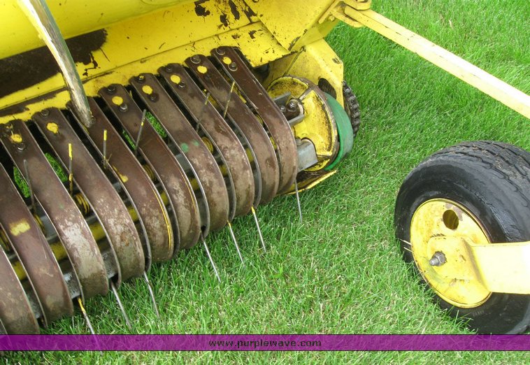 image for item 6849 2001 John Deere 640A pickup head