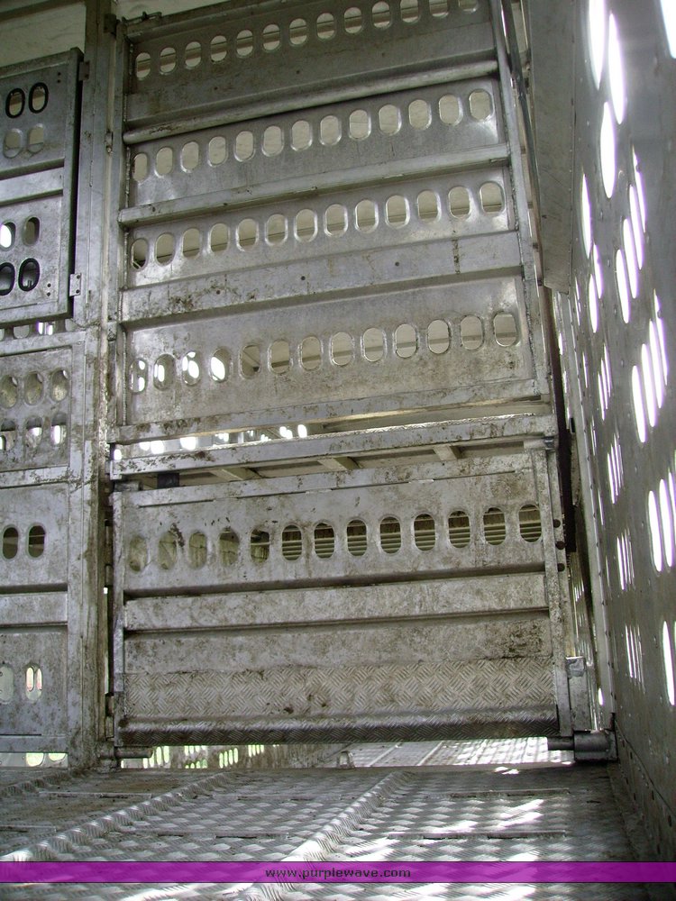 image for item 1000 1999 Barrett livestock trailer