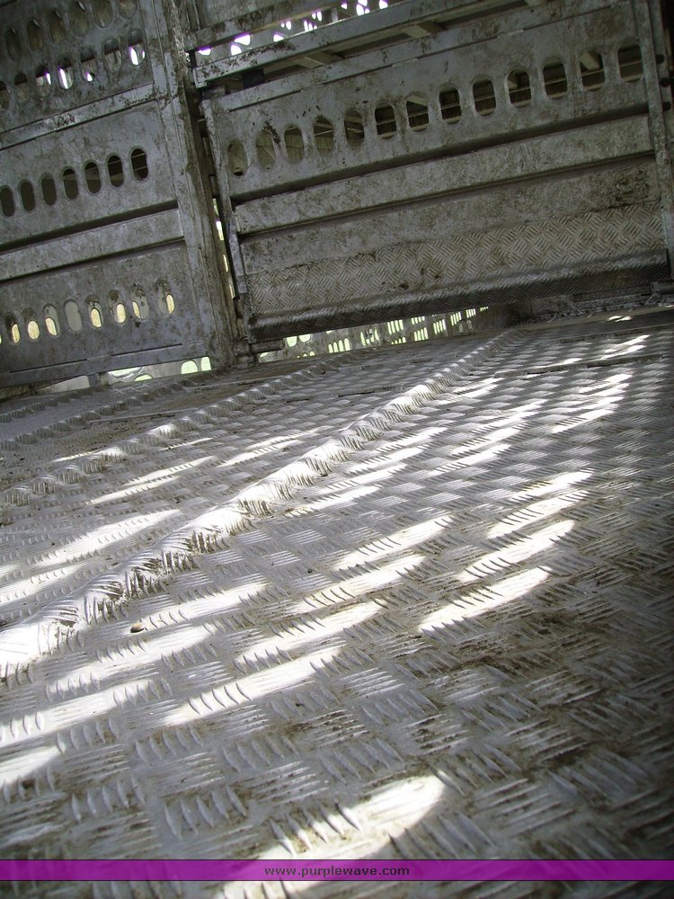 image for item 1000 1999 Barrett livestock trailer