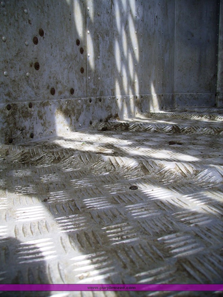 image for item 1000 1999 Barrett livestock trailer