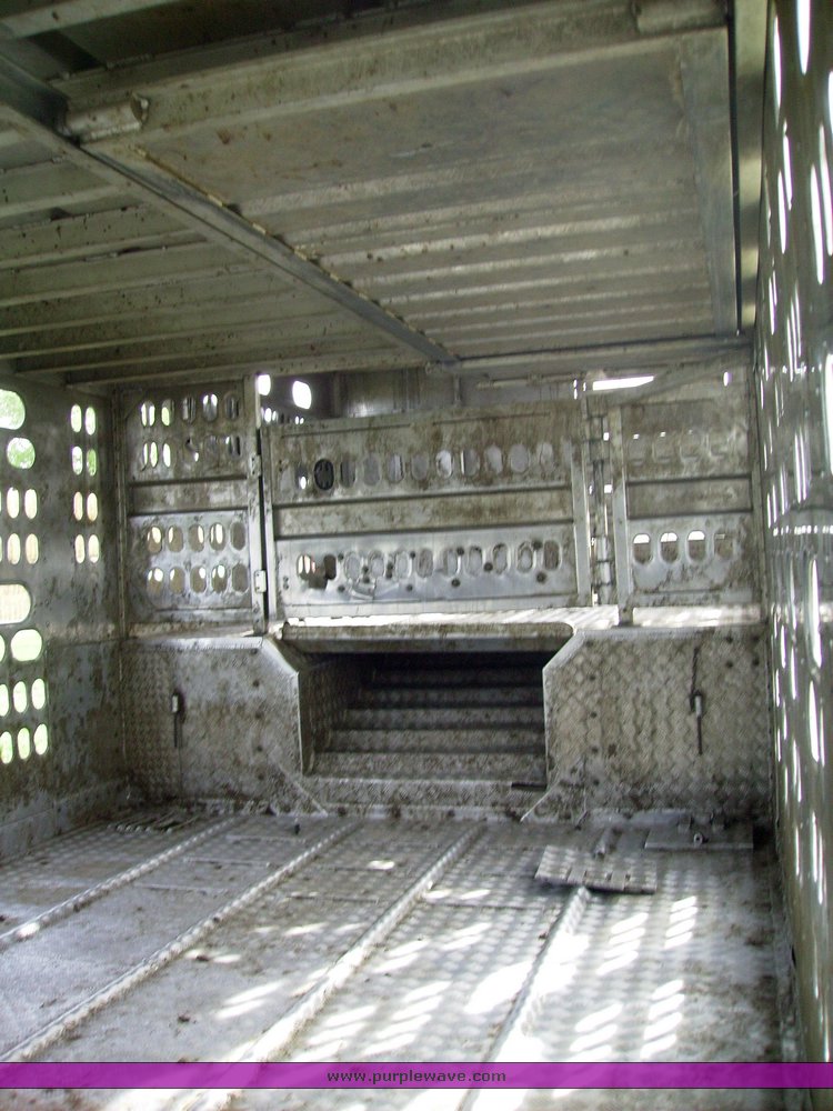 image for item 1000 1999 Barrett livestock trailer