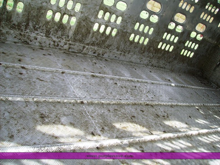 image for item 1000 1999 Barrett livestock trailer