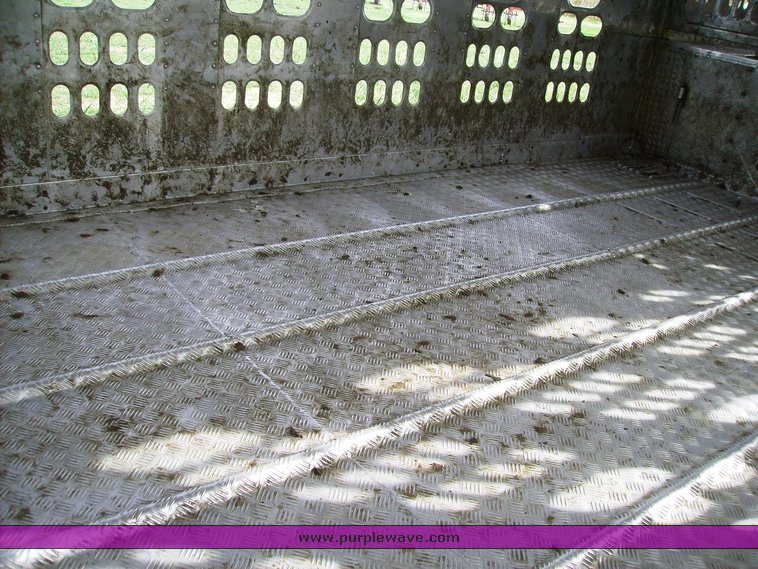 image for item 1000 1999 Barrett livestock trailer