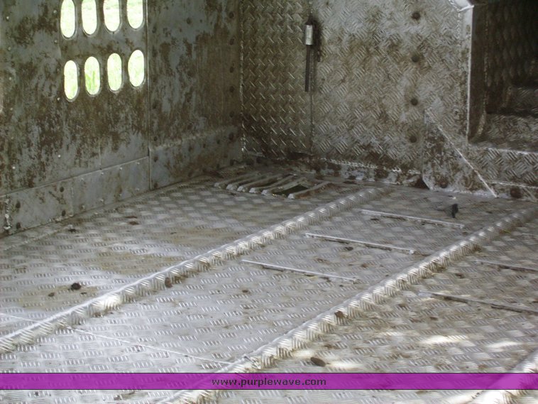 image for item 1000 1999 Barrett livestock trailer