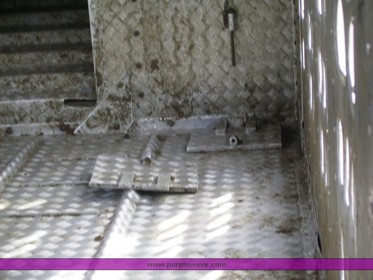 image for item 1000 1999 Barrett livestock trailer