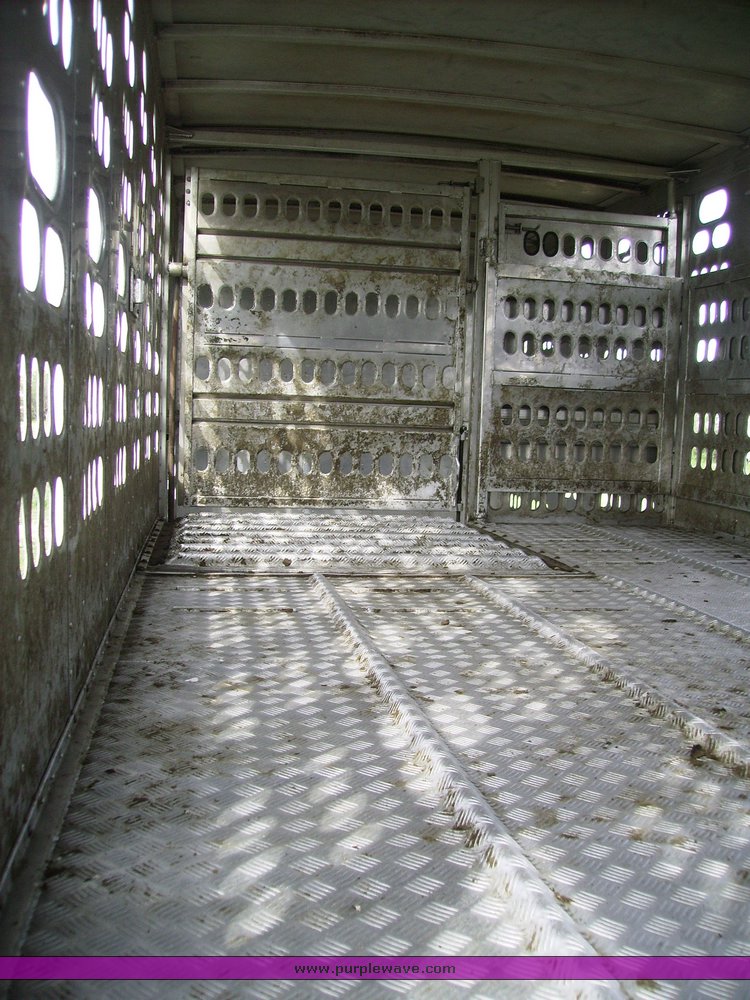 image for item 1000 1999 Barrett livestock trailer