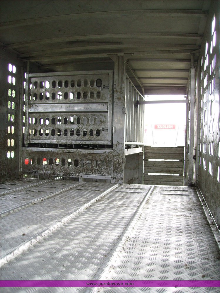 image for item 1000 1999 Barrett livestock trailer
