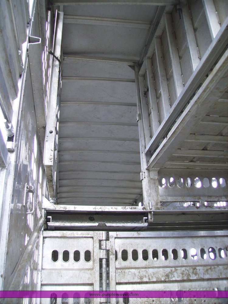 image for item 1000 1999 Barrett livestock trailer