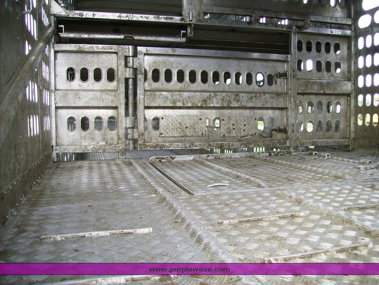 image for item 1000 1999 Barrett livestock trailer