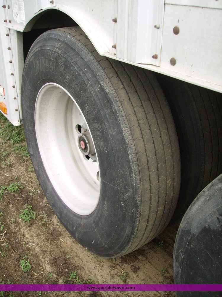 image for item 1000 1999 Barrett livestock trailer