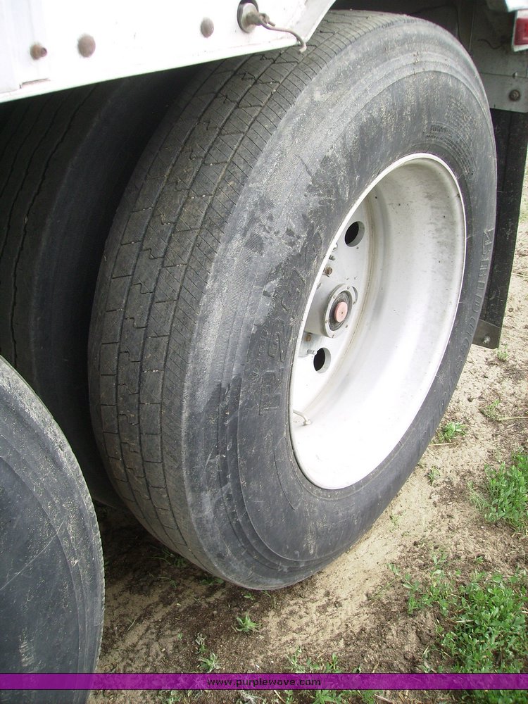 image for item 1000 1999 Barrett livestock trailer