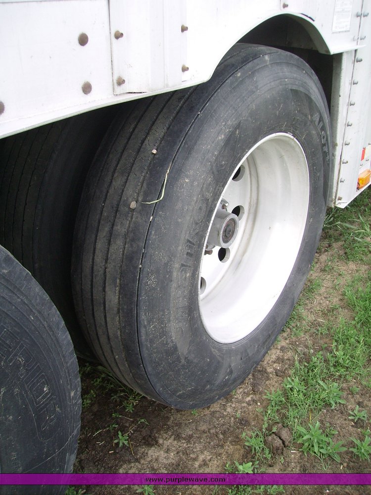 image for item 1000 1999 Barrett livestock trailer