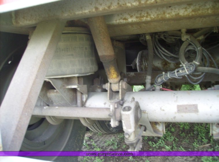 image for item 1000 1999 Barrett livestock trailer