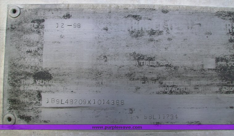 image for item 1000 1999 Barrett livestock trailer