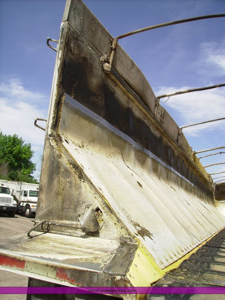 image for item 1003 2002 Trinity live bottom trailer