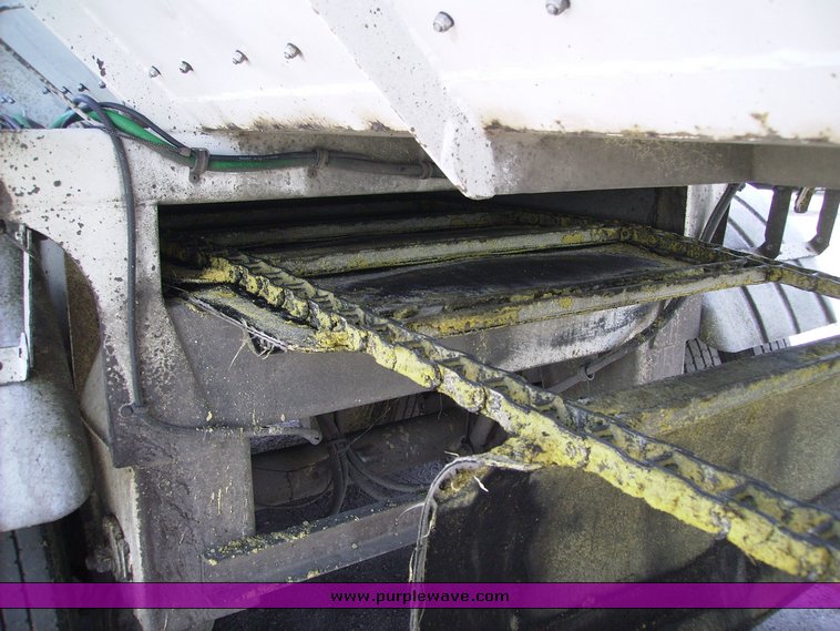 image for item 1003 2002 Trinity live bottom trailer