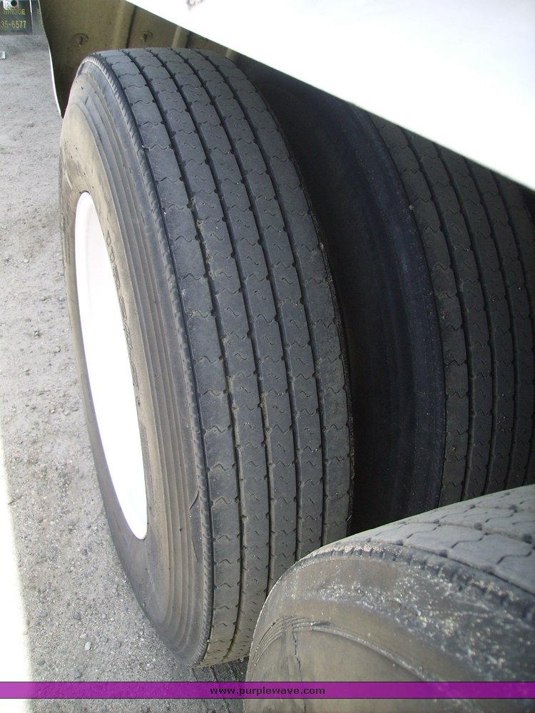 image for item 1003 2002 Trinity live bottom trailer