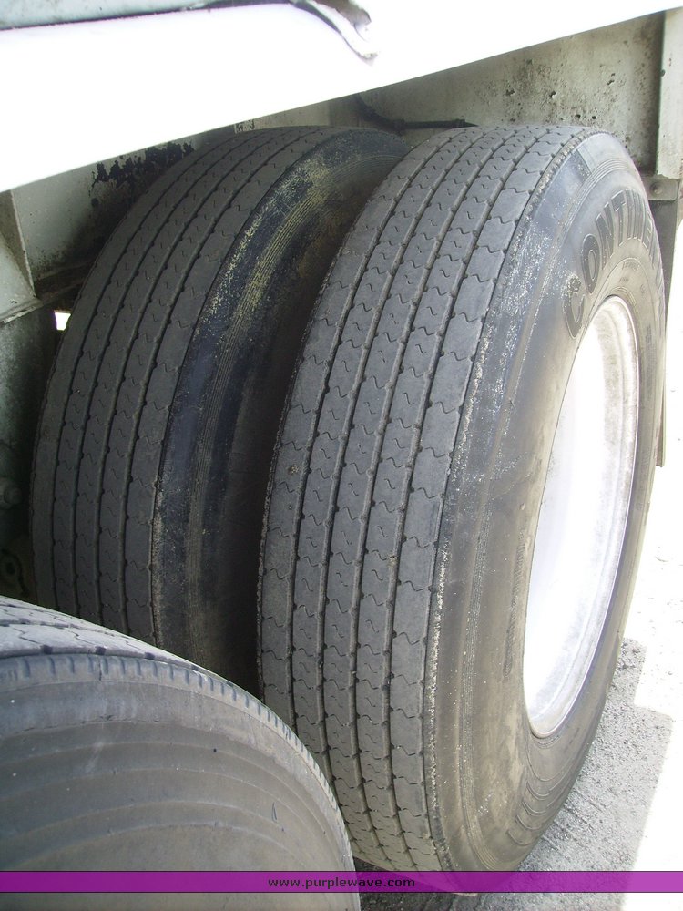 image for item 1003 2002 Trinity live bottom trailer