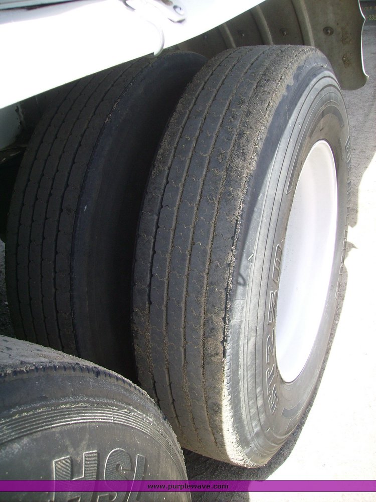 image for item 1003 2002 Trinity live bottom trailer