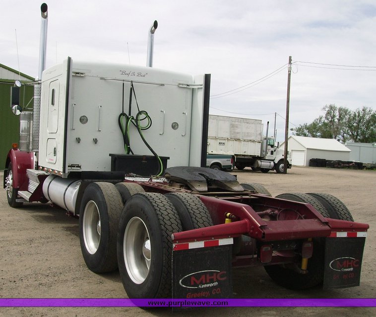 image for item 1005 2006 Kenworth W900B truck tractor