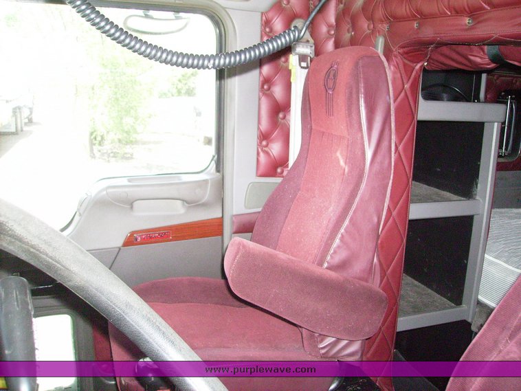 image for item 1005 2006 Kenworth W900B truck tractor