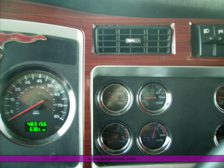 image for item 1005 2006 Kenworth W900B truck tractor