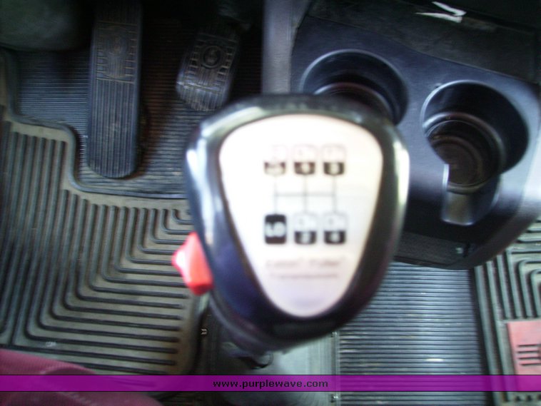 image for item 1005 2006 Kenworth W900B truck tractor