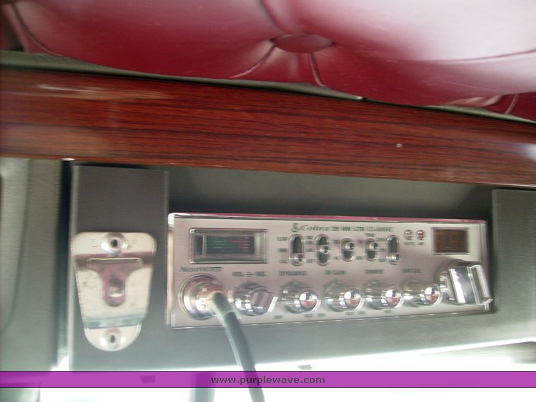 image for item 1005 2006 Kenworth W900B truck tractor