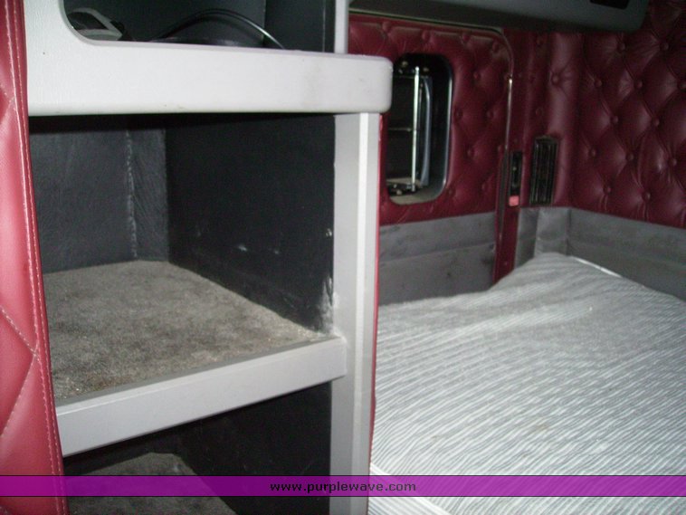 image for item 1005 2006 Kenworth W900B truck tractor