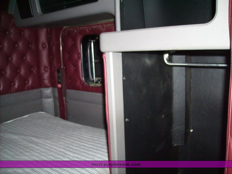 image for item 1005 2006 Kenworth W900B truck tractor