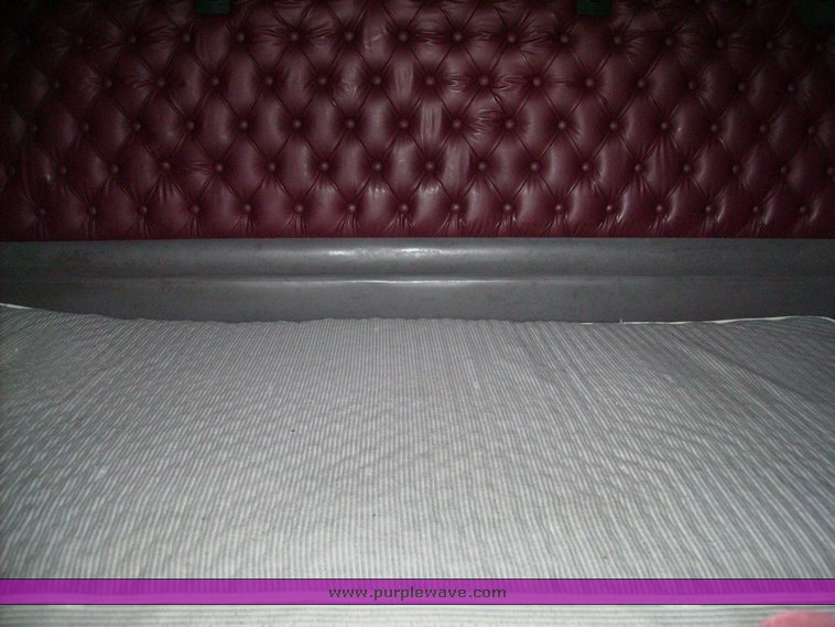 image for item 1005 2006 Kenworth W900B truck tractor