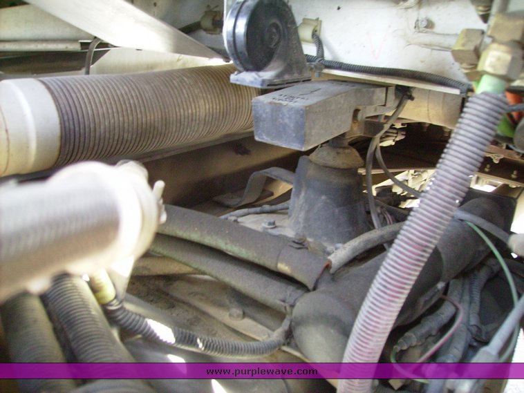 image for item 1005 2006 Kenworth W900B truck tractor