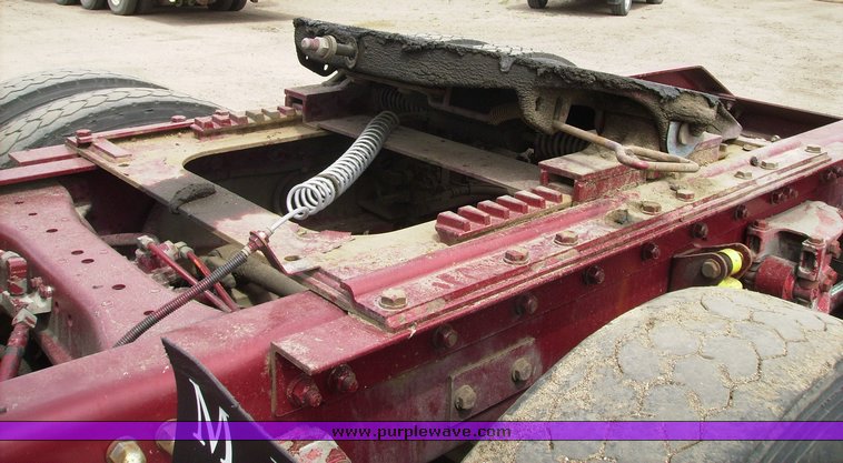 image for item 1005 2006 Kenworth W900B truck tractor